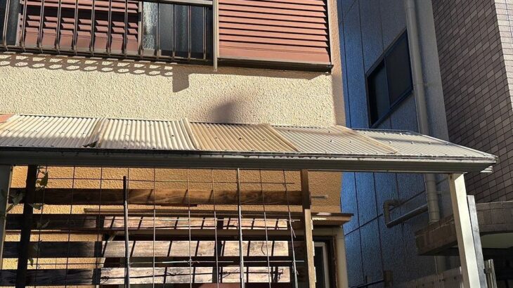 樹脂製の波板（トタン）の曇りや黄変＝交換のサイン！ポリカーボネート製のメリットとは？